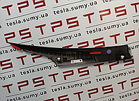 Накладка (уплотнитель капота) под капот возле петли (рестайлинг) RH Tesla Model 3, 1504934-00-A (150493400A)