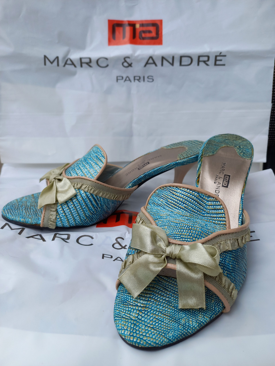 Босоніжки жіночі шльопанці літні на кабелі від бренда Marc & Andre SA9-12 блакитні із золотом 39