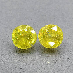 Сфен пара 1.3 Ct по 5 мм кожен