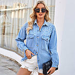 Джинсова сорочка жіноча вільного фасону з декором із намистин (р. 42-46), фото 4