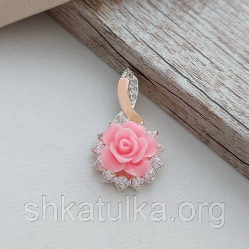Підвіска срібна з золотими напайками квітка з рожевим коралом і фіанітами