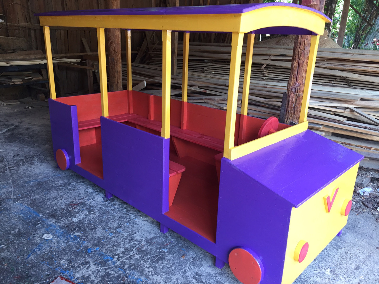 Автобус для дитячого ігрового майданчика