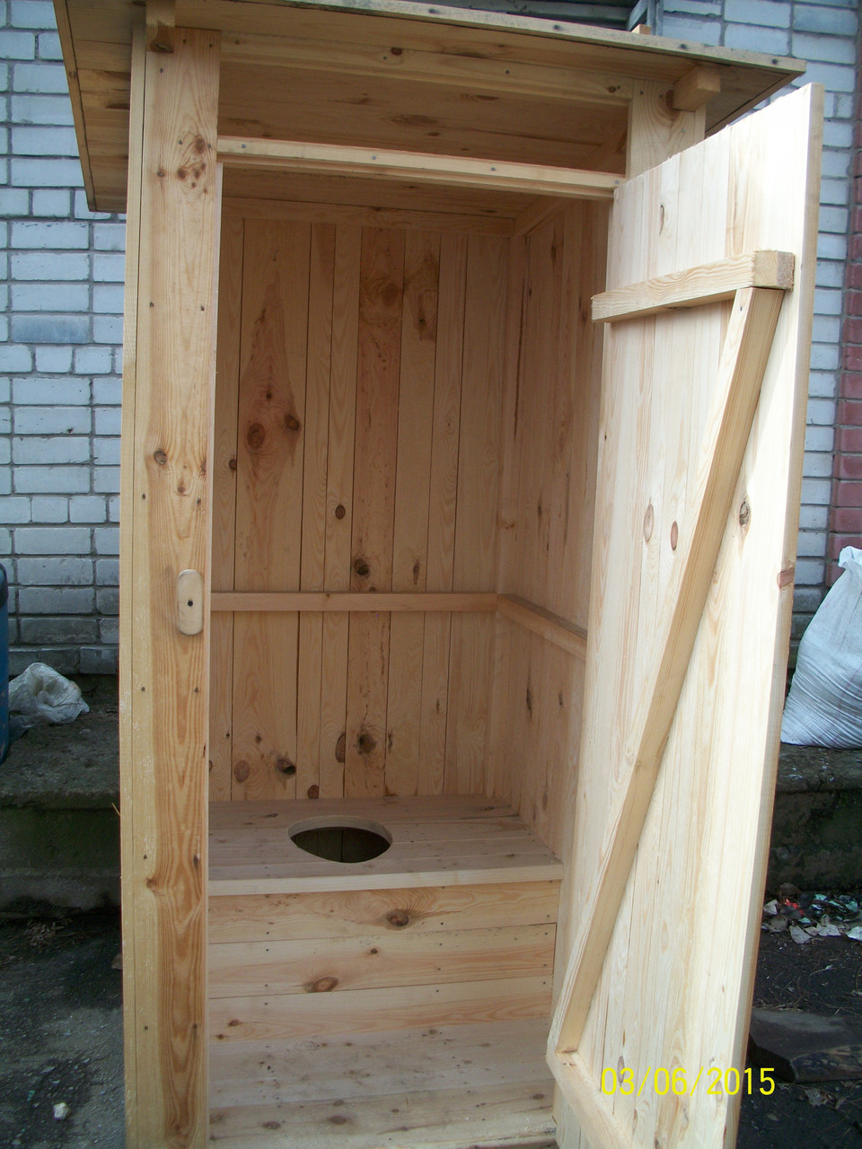 Туалетна кабіна дерев'яна із сидінням