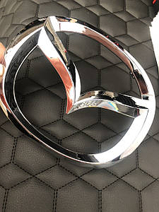 Емблема на крило Mazda.