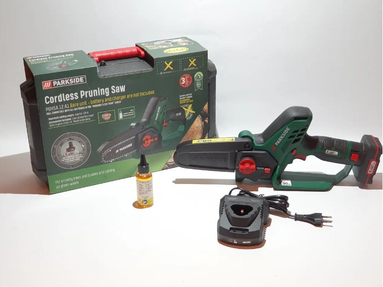 Пилка ланцюгова акумуляторна PARKSIDE 12 В PGHSA 12 C3 + акумулятор PARKSIDE PAPK 12 A4 (12V 2Аh)