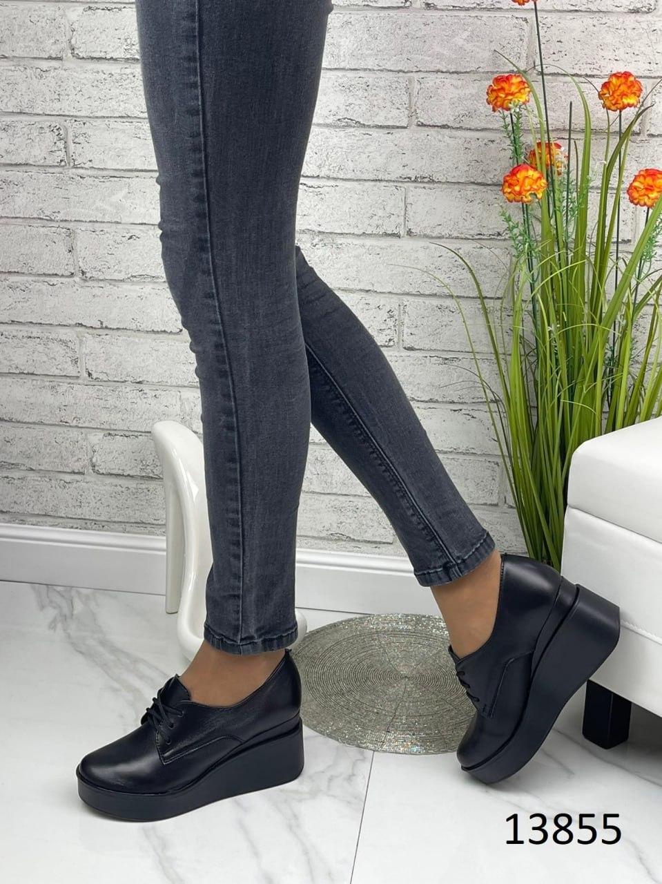 Жіночі черевики Zara, натуральна шкіра, чорного кольору.