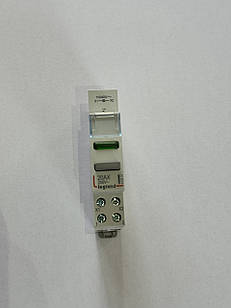 Модульна кнопка з фіксацією і підсвіткою 20 ампер 110-40 вольта зелена (412914)