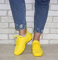 Яркие женские летние кроссовки желтого цвета на шнуровке из трикотажа