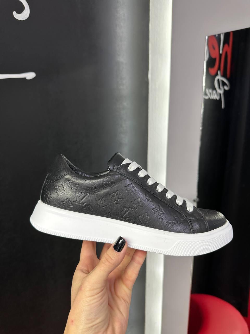 Кросівки жіночі LV чорні на білій підошві демісезонні осінь весни з натуральної шкіри, фото 1