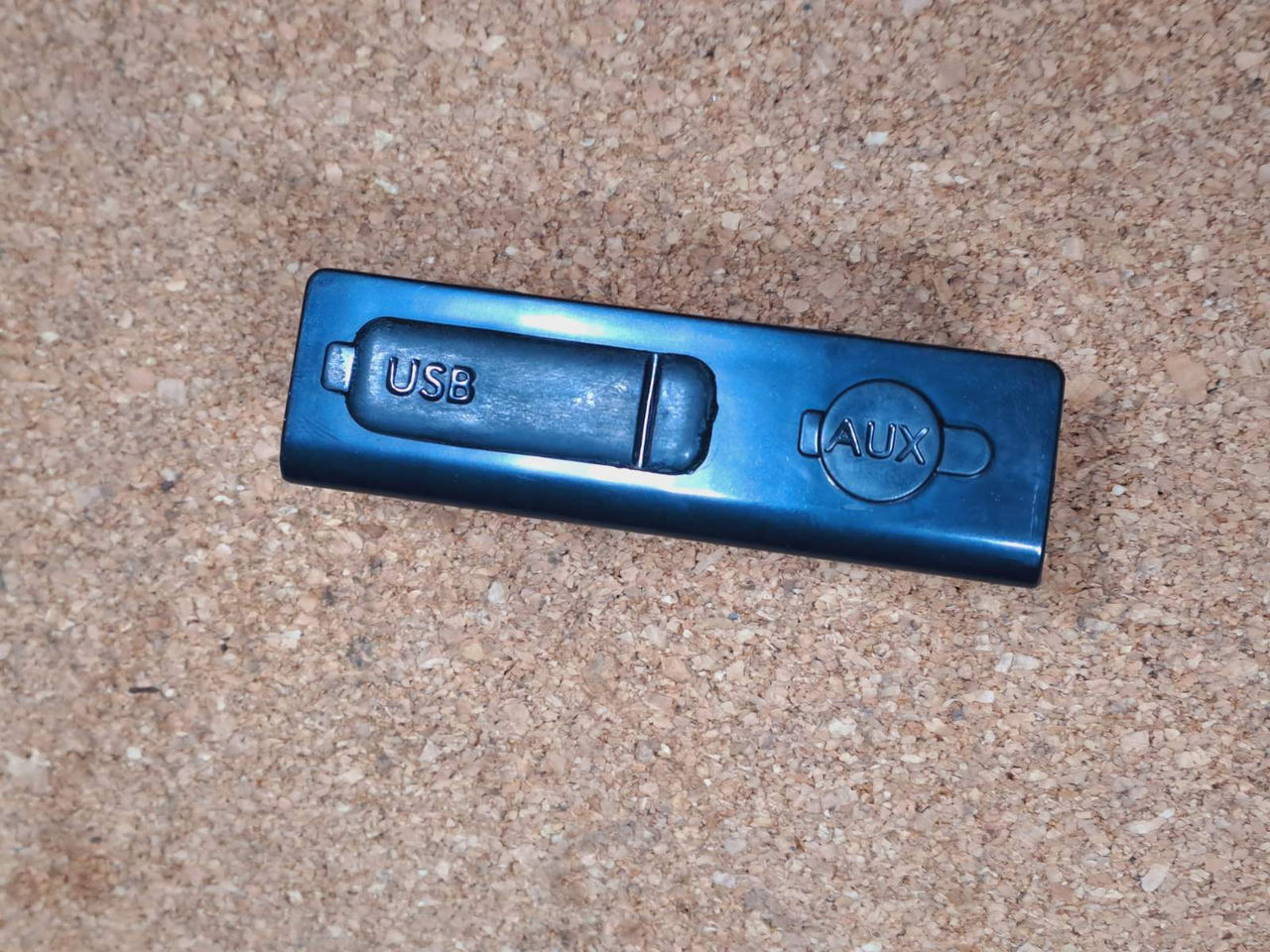 Розетка USB (ЮСБ) AUX (АУКС)