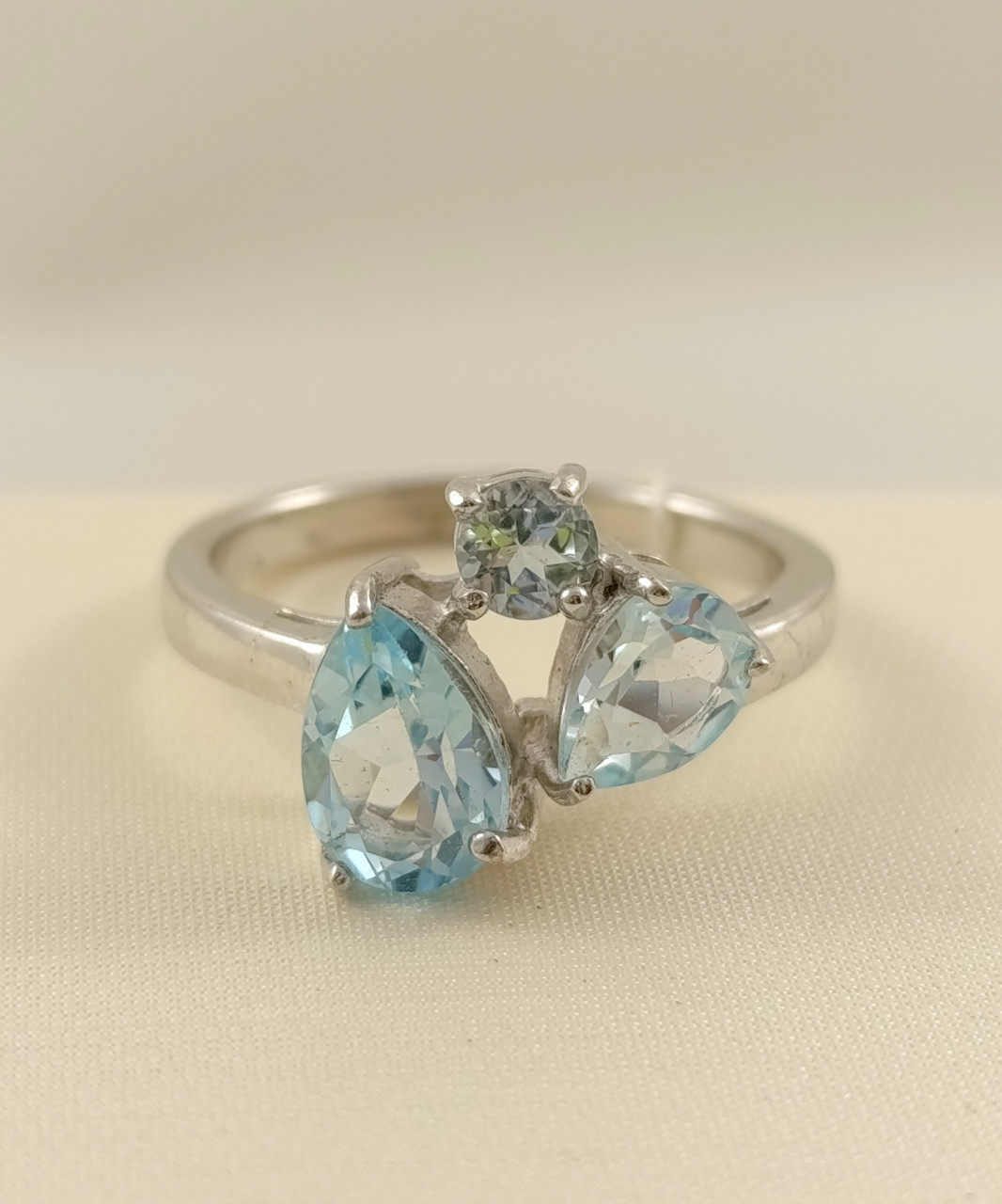 Каблучка срібна з топазом R138-гт