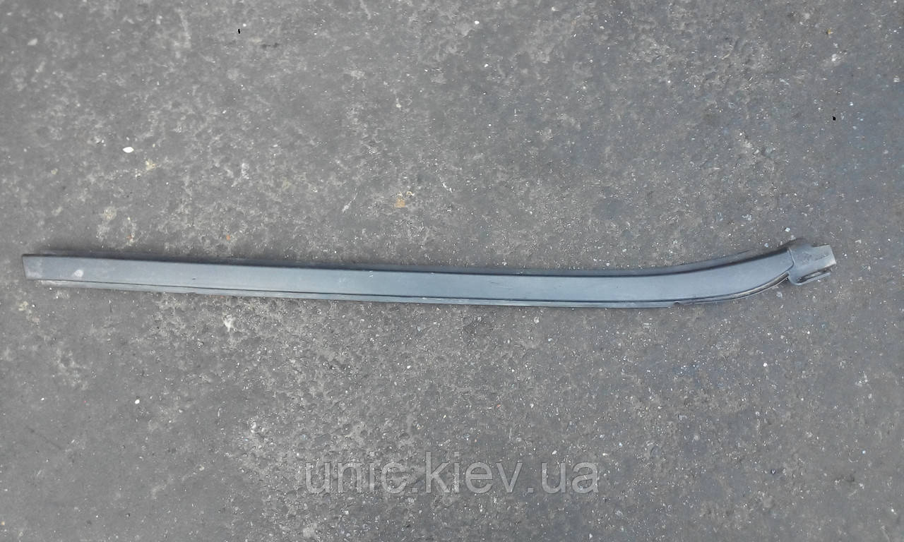 Накладка лобового скла права Renault Symbol NEW б/у