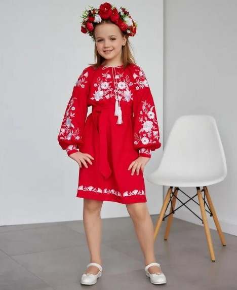 Красное вышитое платье из льна для девочек вышиванка с белой вышивкой гладью размеры 116-152 - фото 1 - id-p2184075778