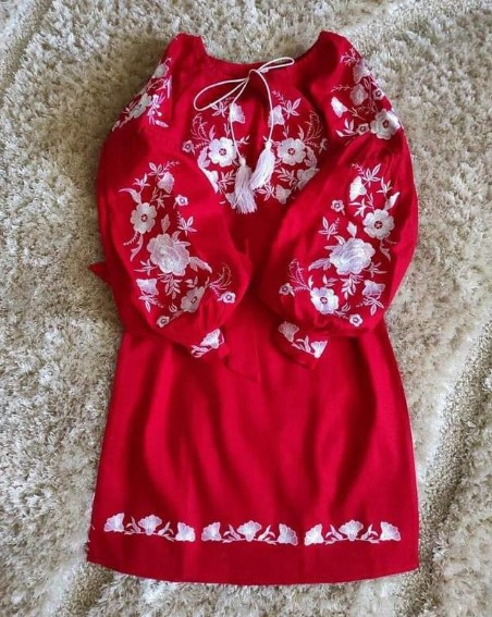 Красное вышитое платье из льна для девочек вышиванка с белой вышивкой гладью размеры 116-152 - фото 3 - id-p2184075778