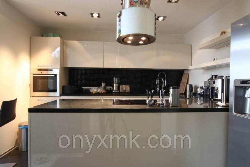 П-подібна Кухня в стилі хай-тек