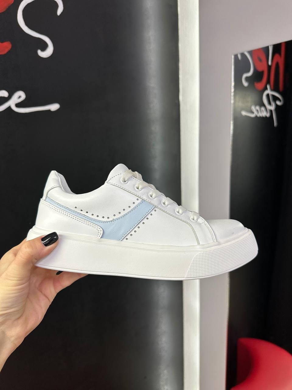 Кросівки жіночі Arcoboletto білі шкіряні блакитними вставки весна осінь кеди, фото 1