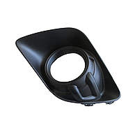 Решітка бампера Mitsubishi ASX 10-13 права з отворами для противотуманок без хрому 4819 904