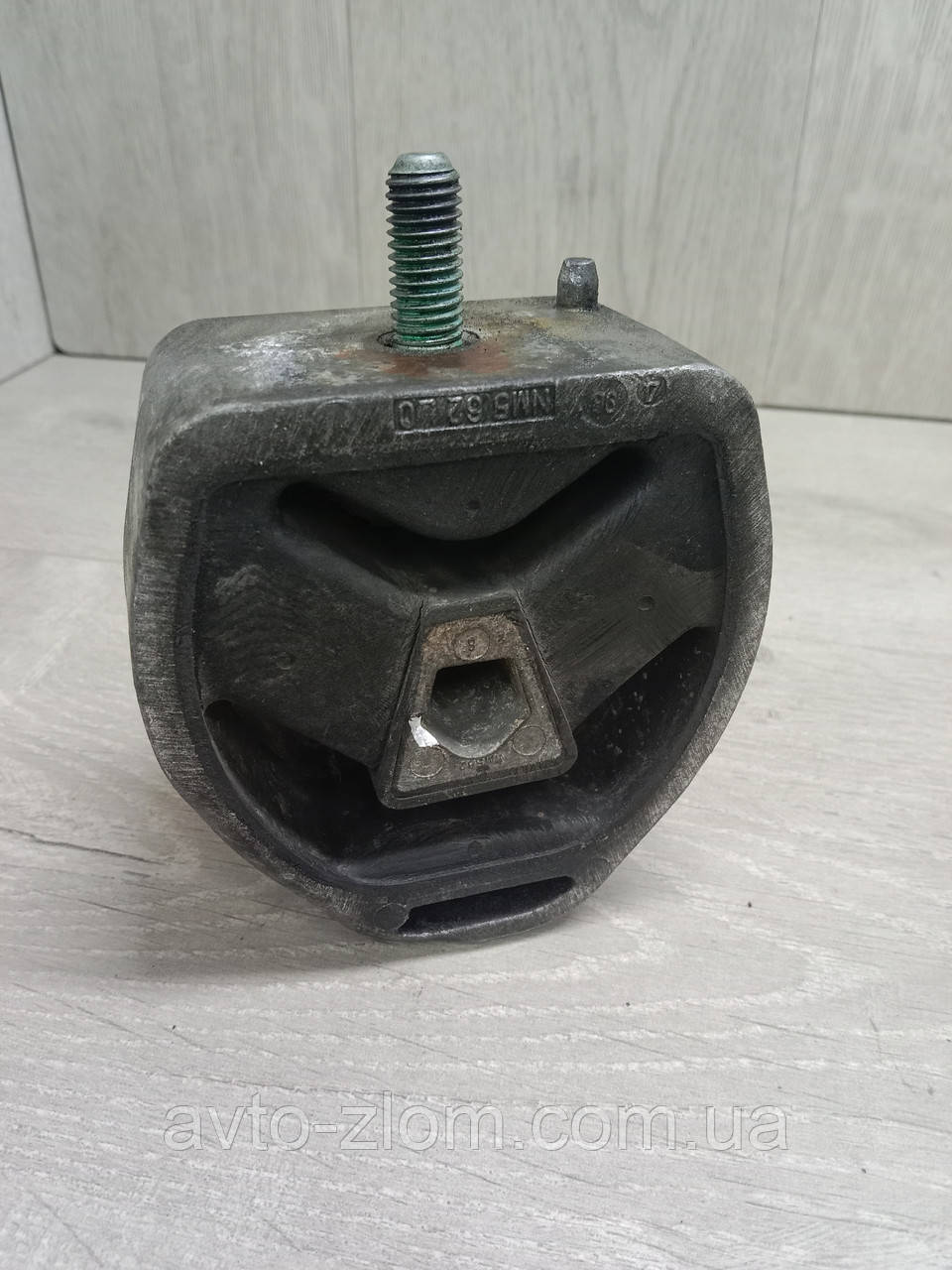 Подушка КПП Volkswagen Passat B5, Audi A4 B5. Пасат Б5, Ауді А4. 8D0399151H.