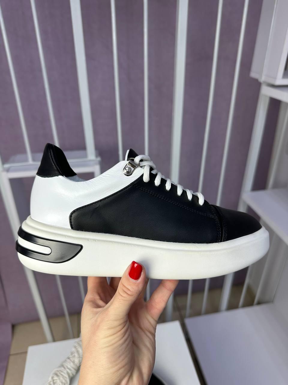 Кросівки жіночі Nivelle чорні з білим шкіряні кеди повсякденні демісезонні, фото 1