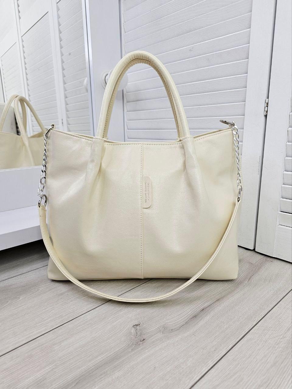 Жіноча велика сумка формату А4 модна красива молочна екошкіра