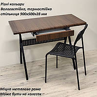 Комп'ютерний стіл, регулюється по висоті. Шухляда.