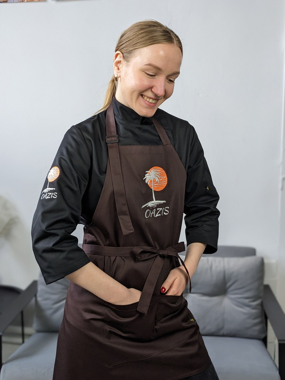 Фартух Latte з брендуванням до 25 см | Фартух з вишивкою логотипу Коричневий