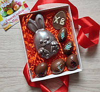 Шоколадний пасхальний зайчик і шоколадні яйця