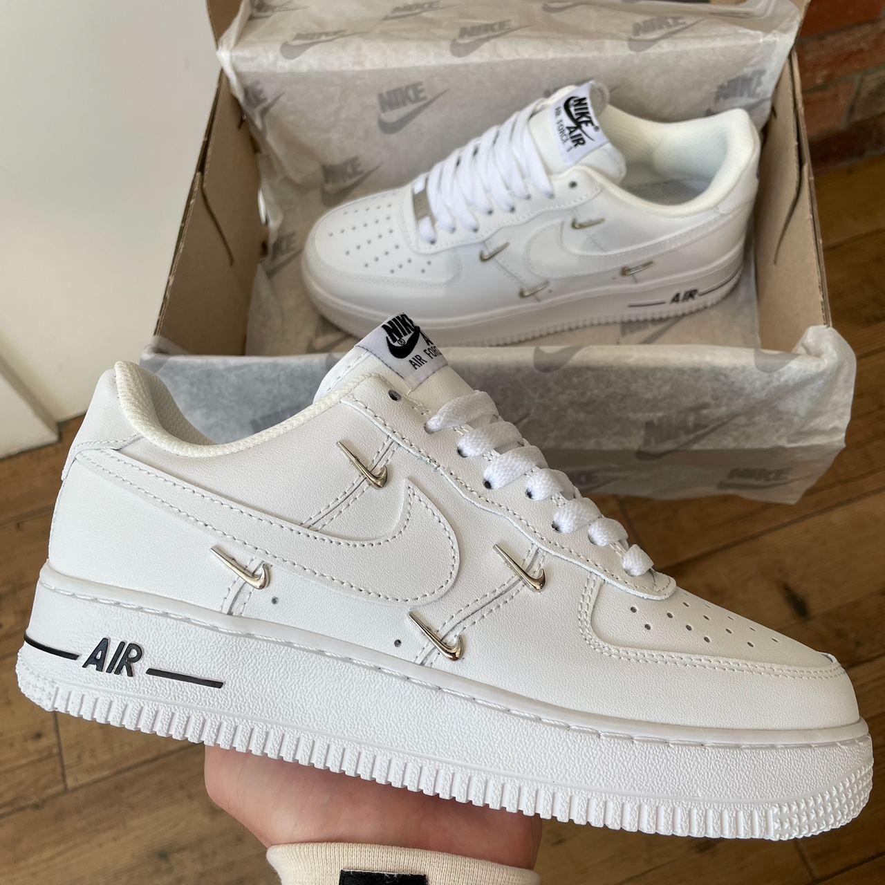 Жіночі кросівки Nike Air Force 1 LX Crome Swooshes White Black Найк Аїр Форс білі шкіра демісезон