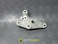 Опора кронштейн левой подушки двигателя 90575142 на 1.4-1.6 бензин Opel Astra G, H, Zafira A, B 1998-2014 год