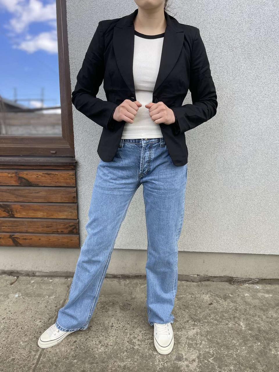 Джинси жіночі в синьому кольорі, якісний денім, на ґудзиках, прямі штани, 34 р., фото 1