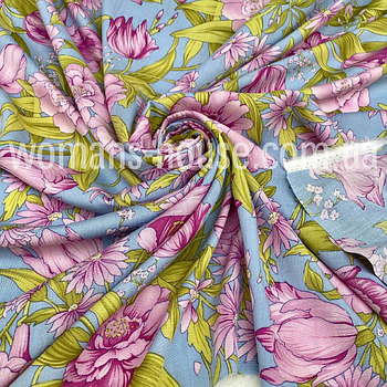 Тканина Штапель принт Великі рожеві квіти на блакитному