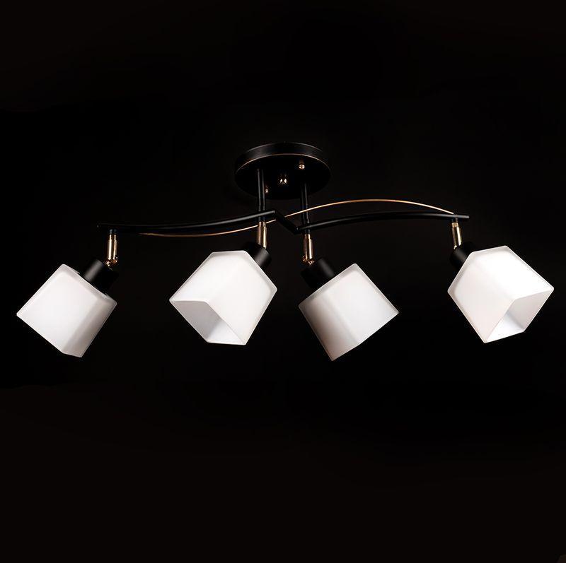 Люстра стельова на чотири плафони