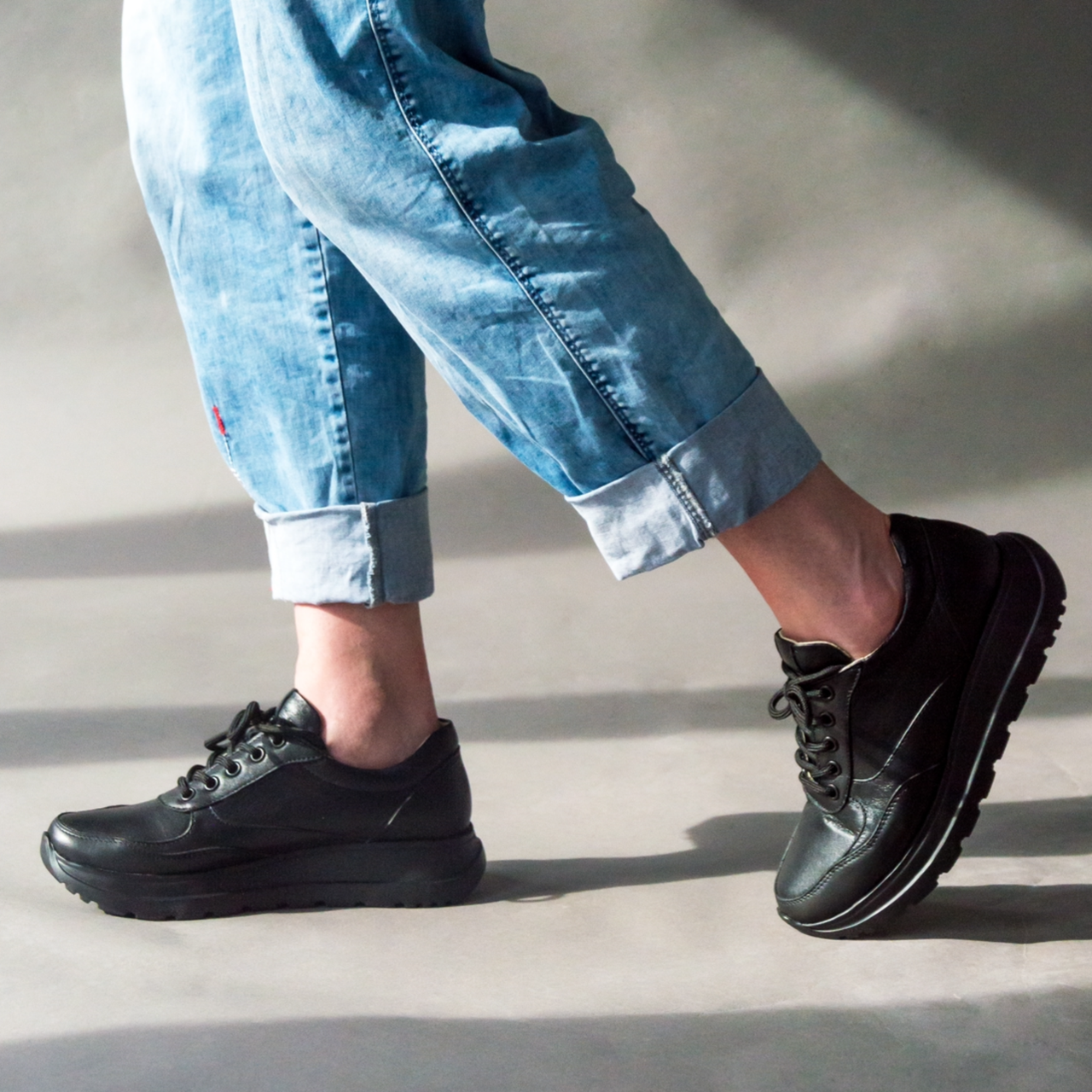 Кросівки шкіряні жіночі в чорному кольорі “Style Shoes”