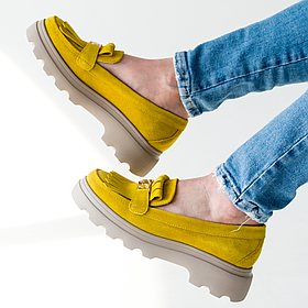 Жіночі лофери з натуральної замші жовтого кольору “Style Shoes”