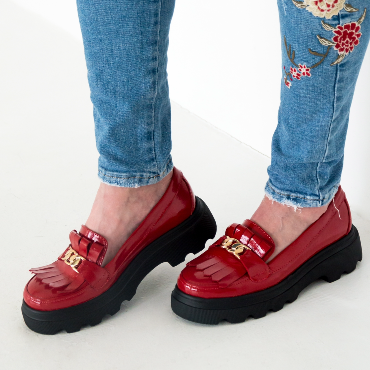 Лофери жіночі з натуральної лакової шкіри червоного кольору “Style Shoes”