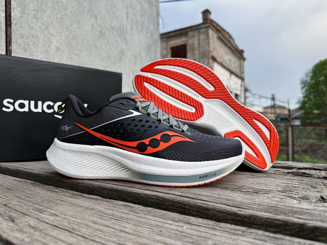 Чоловічі кросівки для бігу Saucony Ride 17 20925-110s Shadow Pepper чорні Оригінал