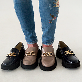 Лофери жіночі з натуральної лакової шкіри кольору капучино “Style Shoes”
