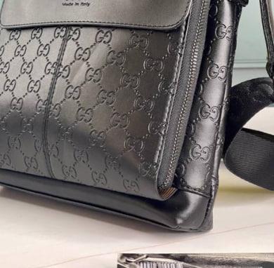 Класическая мужская черная, стильная сумка месенджер через плече высококачественная PU-кожа. Брендованый стиль - фото 1 - id-p2185137695