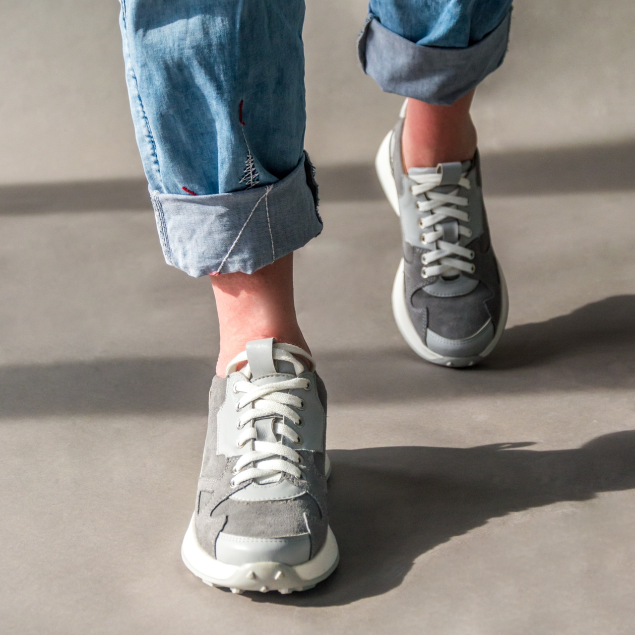 Кросівки жіночі з комбінованою шкірою та замшею серого цвета “Style Shoes”