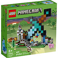 Конструктор LEGO Minecraft Форпост з мечем 427 деталей (21244)