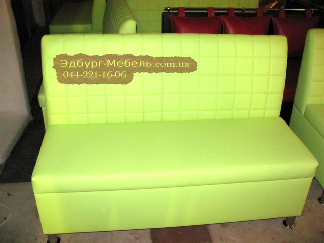 Виготовлення зелених диванів Кубик для кафе під ключ