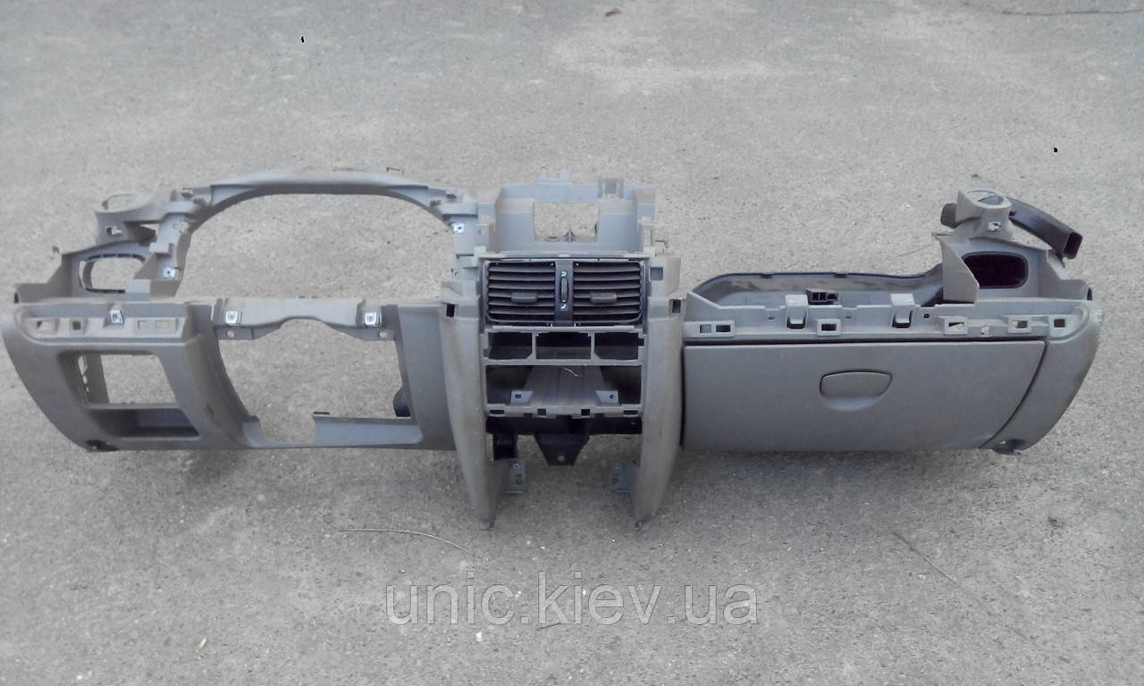 Торпедо панель приладів (низ) Рено Симбол б/в (681009405R)