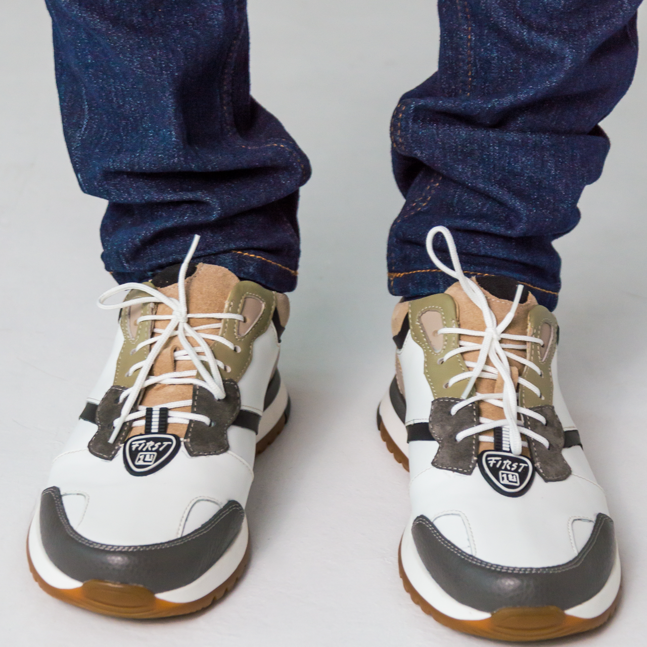Кросівки чоловічі шкіряні в світлих тонах “Style Shoes”