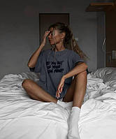 Женская трендовая яркая красивая базовая стильная однотонная футболка оверсайз с надписями и узорами