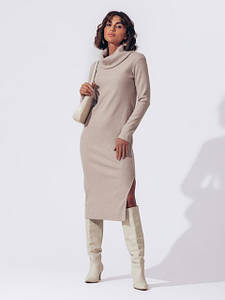 Сукня трикотажна тепла осінь зима міді з розрізом на нозі молочна