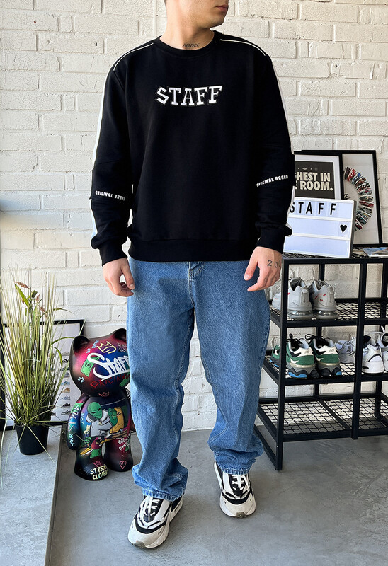 Чорний брендований світшот Staff black logo