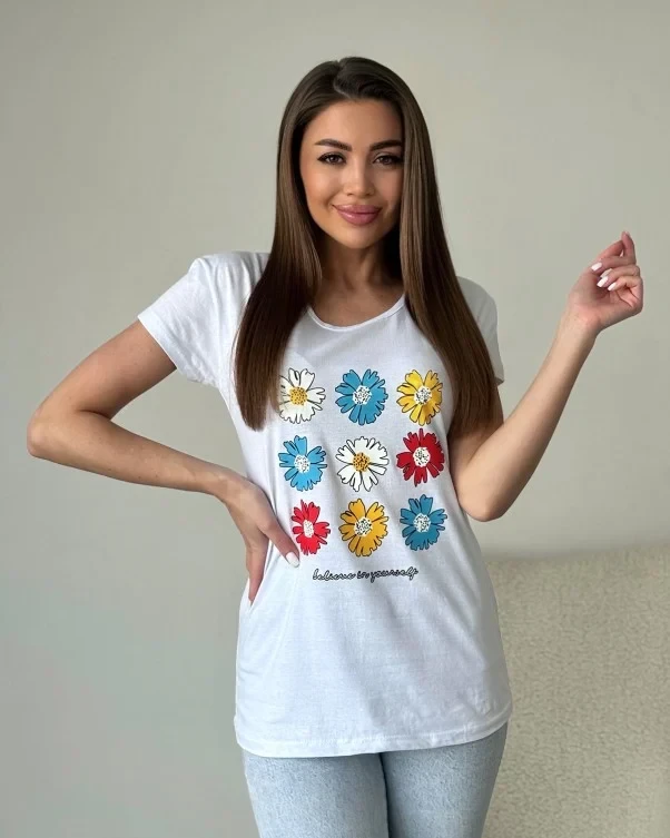 Біла жіноча футболка