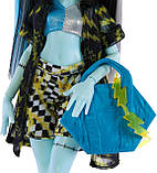 Лялька Монстер Хай Френкі Штейн Monster High Frankie Stein Doll Острів страху в купальнику HRP68 Mattel, фото 7