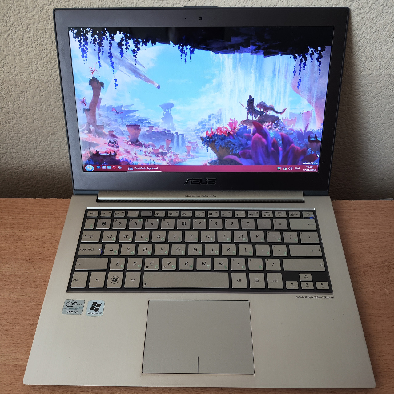 Ноутбук Asus UX31E 13.3" HD+ i7-2677M /4 Gb DDR3/256 Gb SSD/Intel HD Graphics 3000