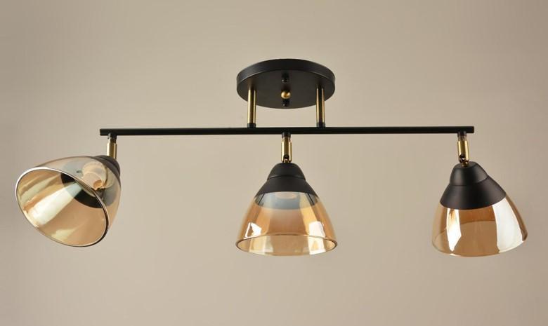 Люстра стельова на три плафони